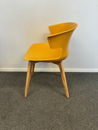 Cove stoelen geel (jong gebruikt)