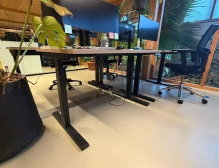 Elektrische zit/sta bureaus (jong gebruikt)
